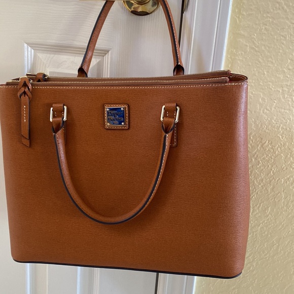 New Dooney and Bourke handbag - Picture 11 of 11